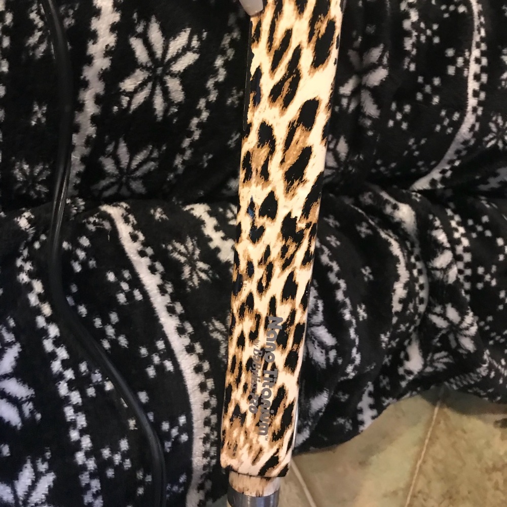 Babyliss cheetah flat iron